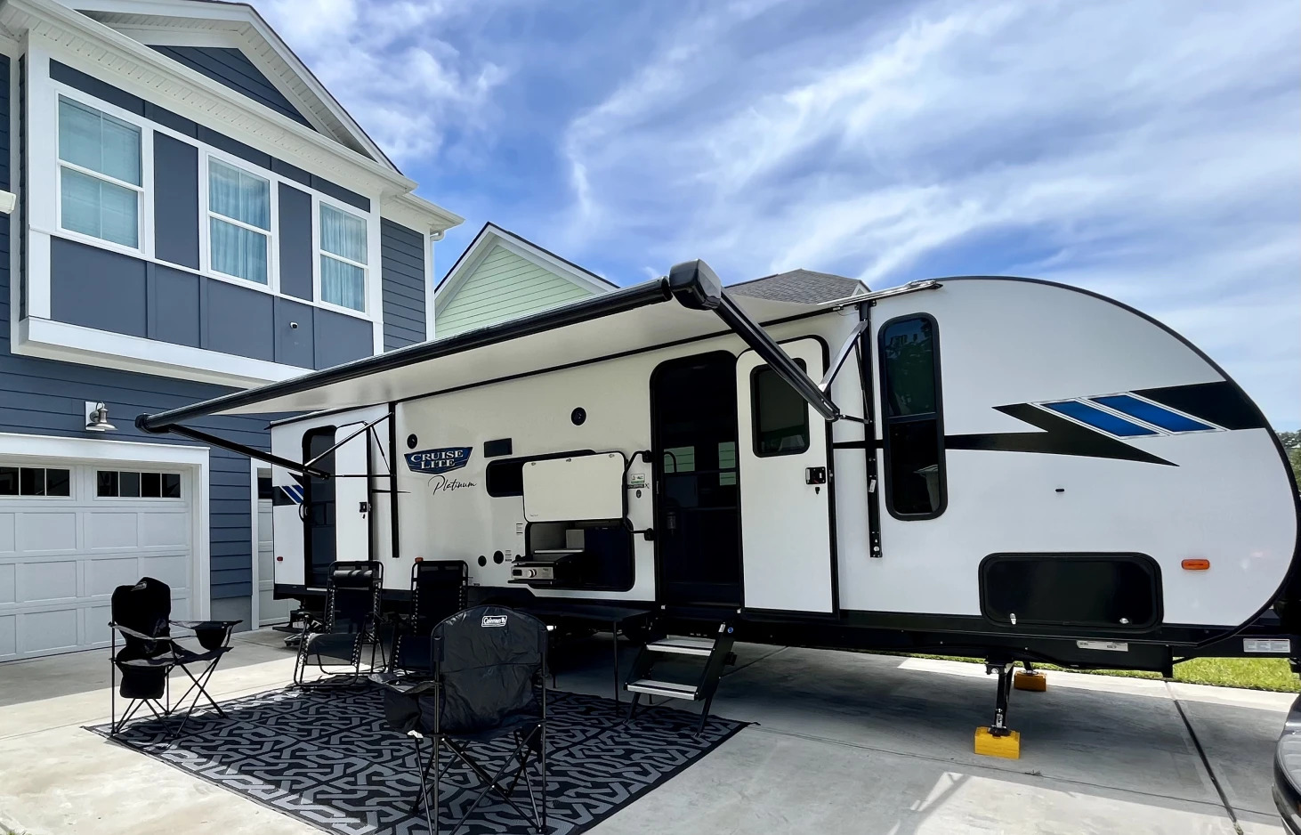 Great Family Getaway w/ Slide-Out. (DELIVERY ONLY)